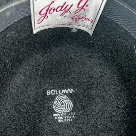 Black hat with black and gold adornment - Picture 5 of 5